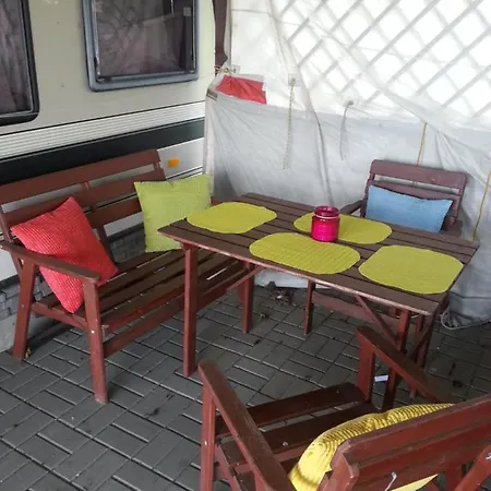 Planb - Przyczepa Kempingowa We Wsi Nad Samym Brzegiem Jeziora Pluszne Camping Pluski