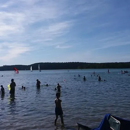 Camping Planb - Przyczepa Kempingowa We Wsi Nad Samym Brzegiem Jeziora Pluszne
