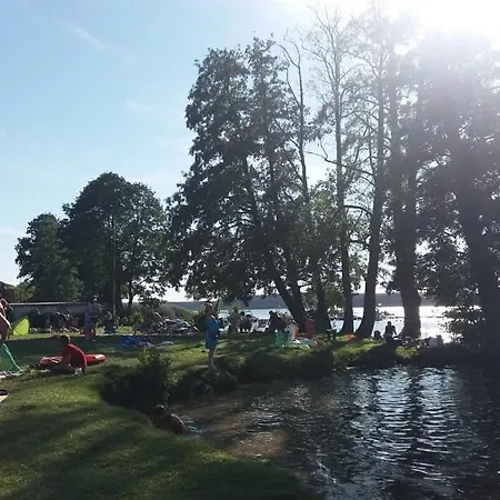 Planb - Przyczepa Kempingowa We Wsi Nad Samym Brzegiem Jeziora Pluszne Camping Pluski