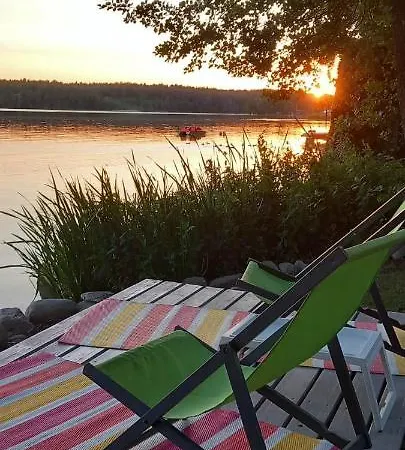 Planb - Przyczepa Kempingowa We Wsi Nad Samym Brzegiem Jeziora Pluszne Pluski